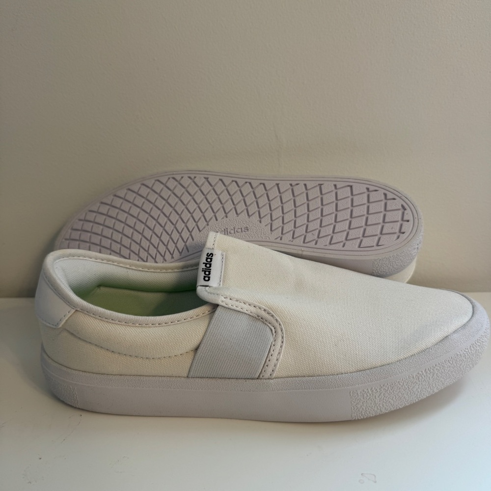 NWT VULC RAID3R SHOES Adidas cloud White Slip-On Shoes with Green Insole